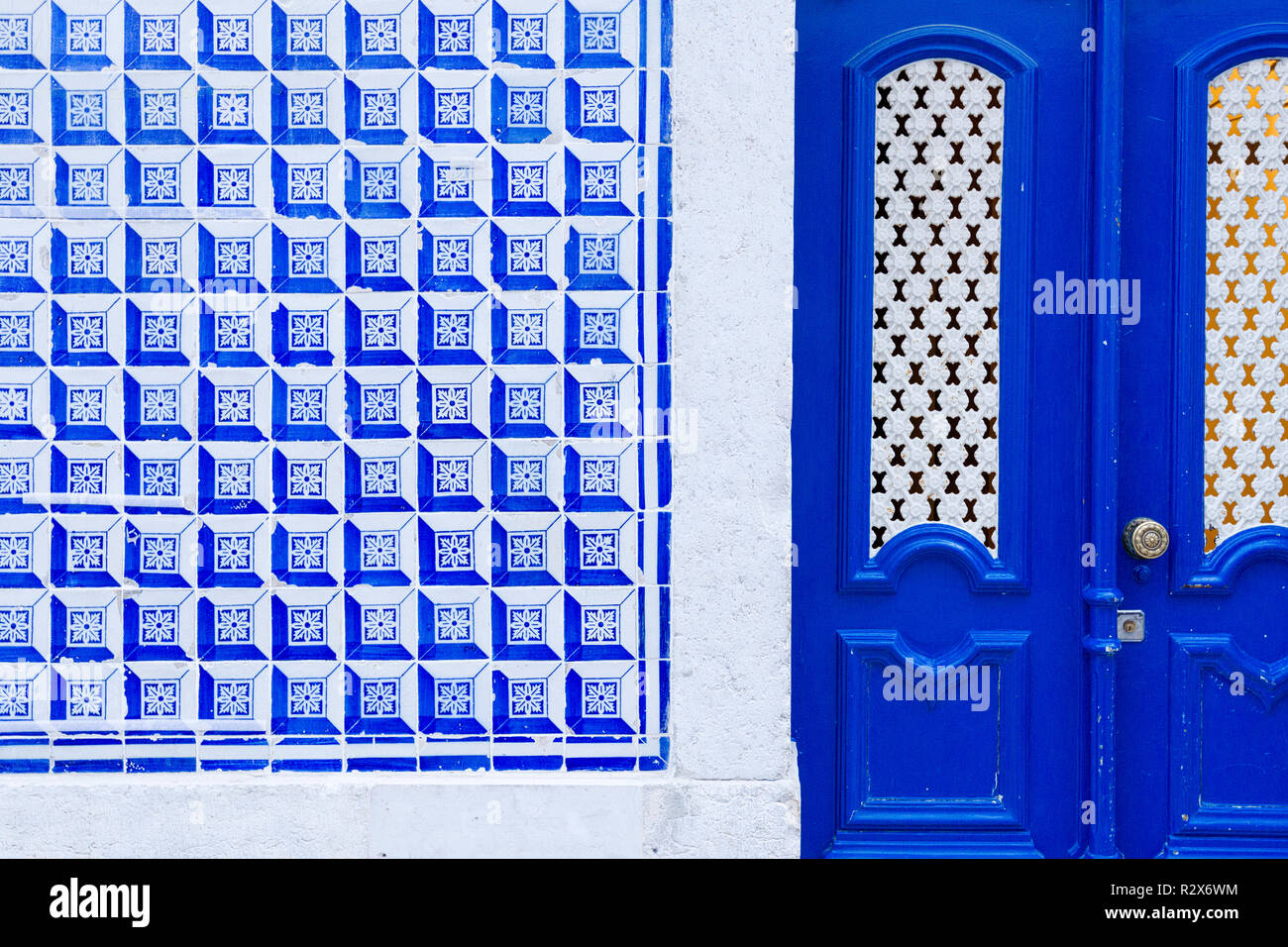 Lissabon, "Azulejos" an einer Wand in der Straße Arco nicht Jesus Stockfoto