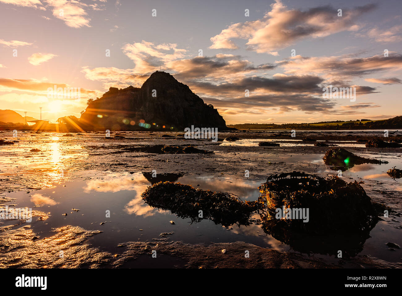 Dumbarton Castle, Dumbarton Rock aus dem Clyde Ufer, Dumbarton, Schottland Großbritannien Stockfoto