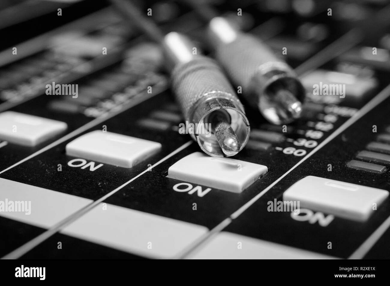 Analog Audio Instrument Führen/Kabelanschluss auf Digital Mixing Console Stockfoto