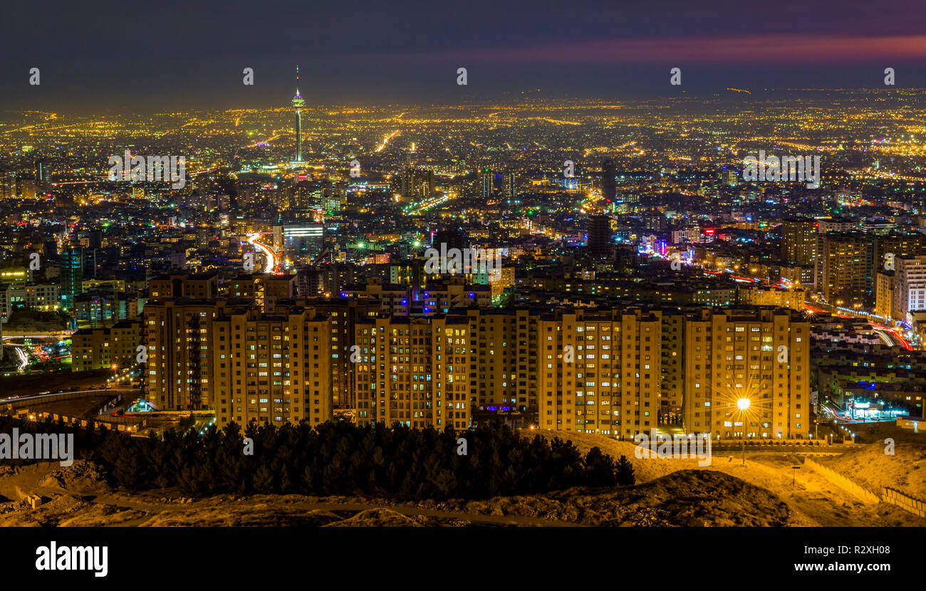 Milad Turm, auch bekannt als die Teheran Tower ist das 6.-höchsten Turm und der 24 Th - das höchste freistehende Bauwerk der Welt. Stockfoto