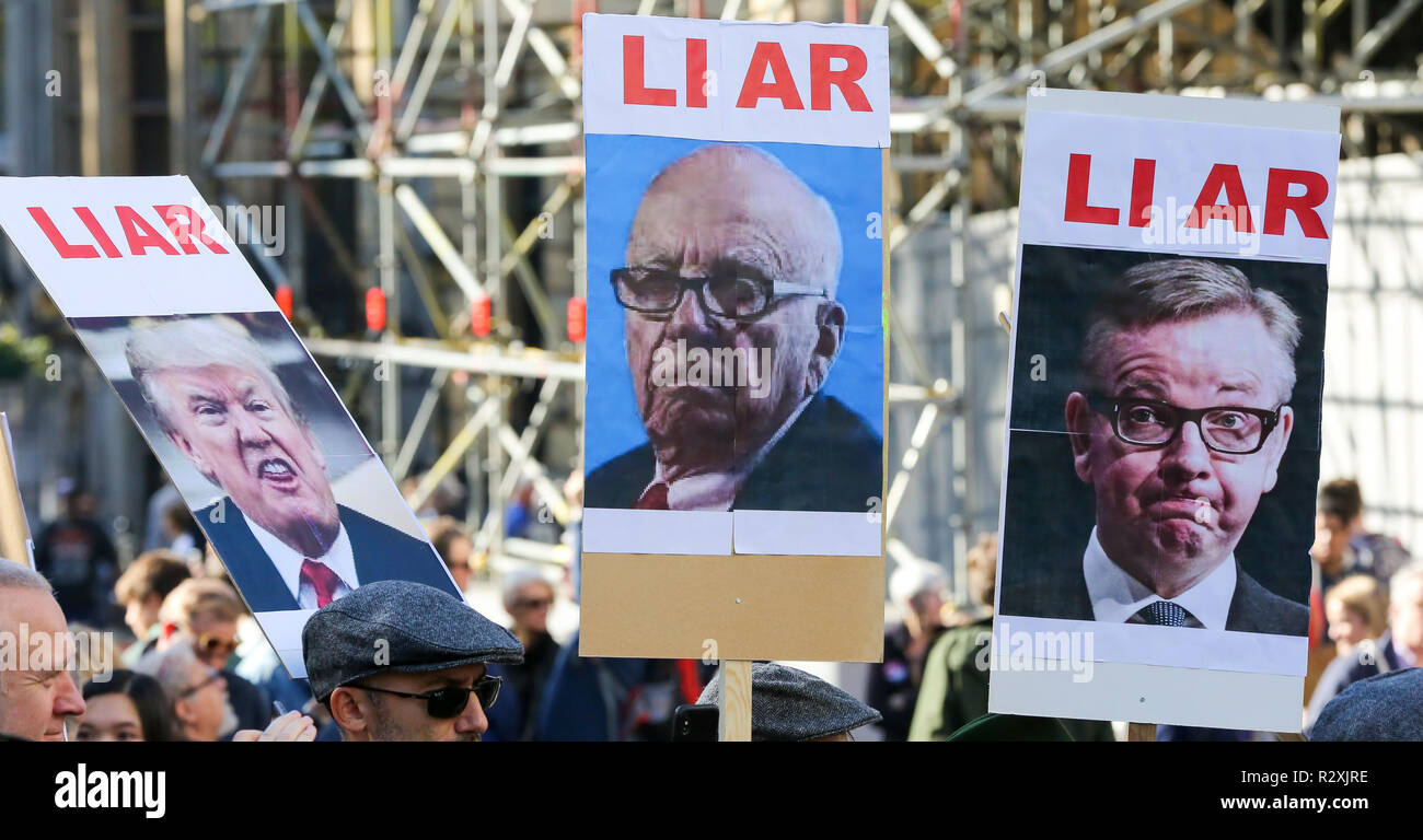 Zehntausende von Menschen beteiligen sich an der Abstimmung März für die Zukunft im Zentrum von London. Der März, die die Abstimmung Kampagne organisiert wird von jungen Menschen fordern, einen Menschen auf dem Brexit Abkommen geführt. Mit: Atmosphäre, Wo: London, Vereinigtes Königreich, wenn: 20 Okt 2018 Credit: Dinendra Haria/WANN Stockfoto