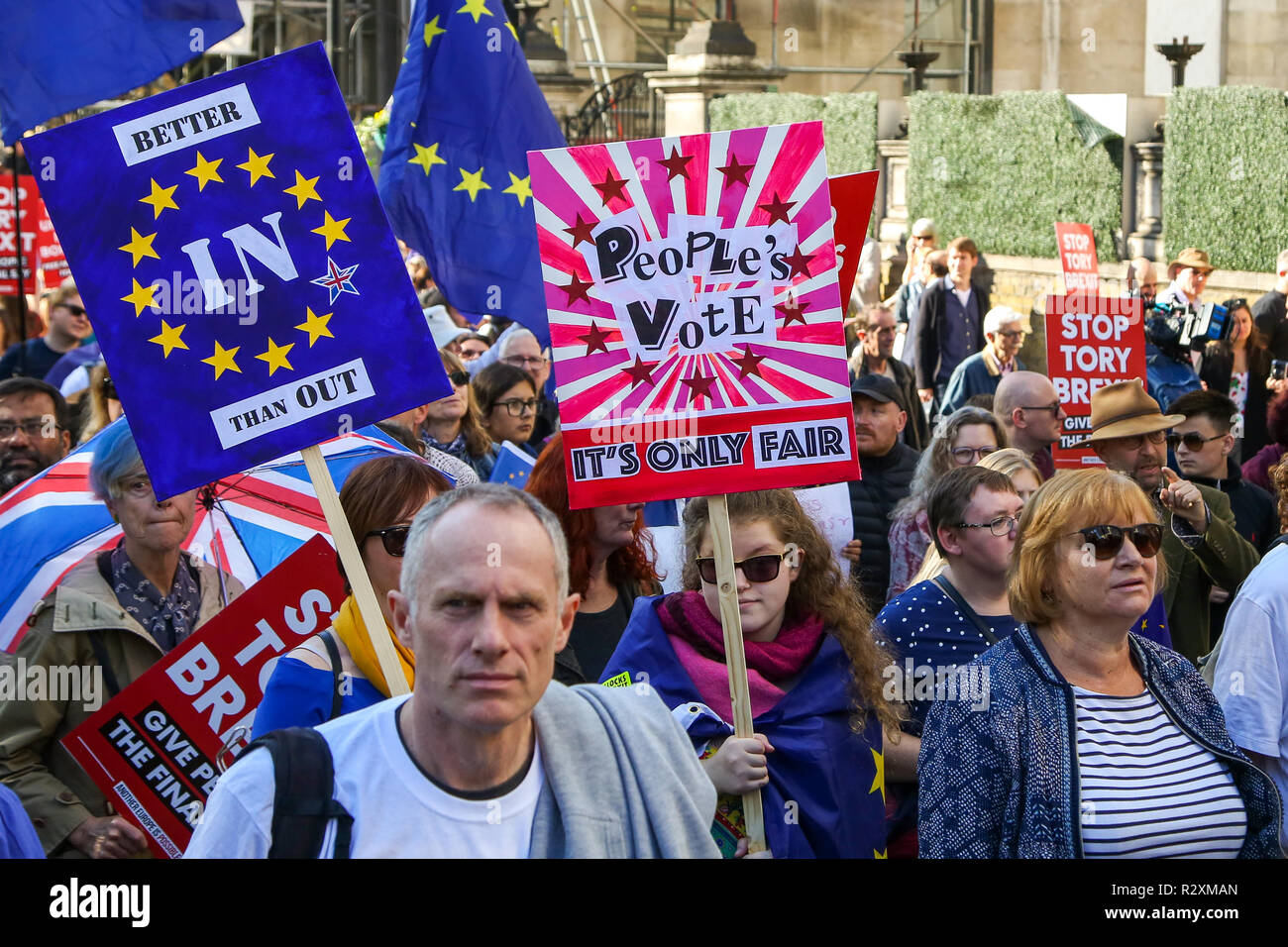 Zehntausende von Menschen beteiligen sich an der Abstimmung März für die Zukunft im Zentrum von London. Der März, die die Abstimmung Kampagne organisiert wird von jungen Menschen fordern, einen Menschen auf dem Brexit Abkommen geführt. Mit: Atmosphäre, Wo: London, Vereinigtes Königreich, wenn: 20 Okt 2018 Credit: Dinendra Haria/WANN Stockfoto