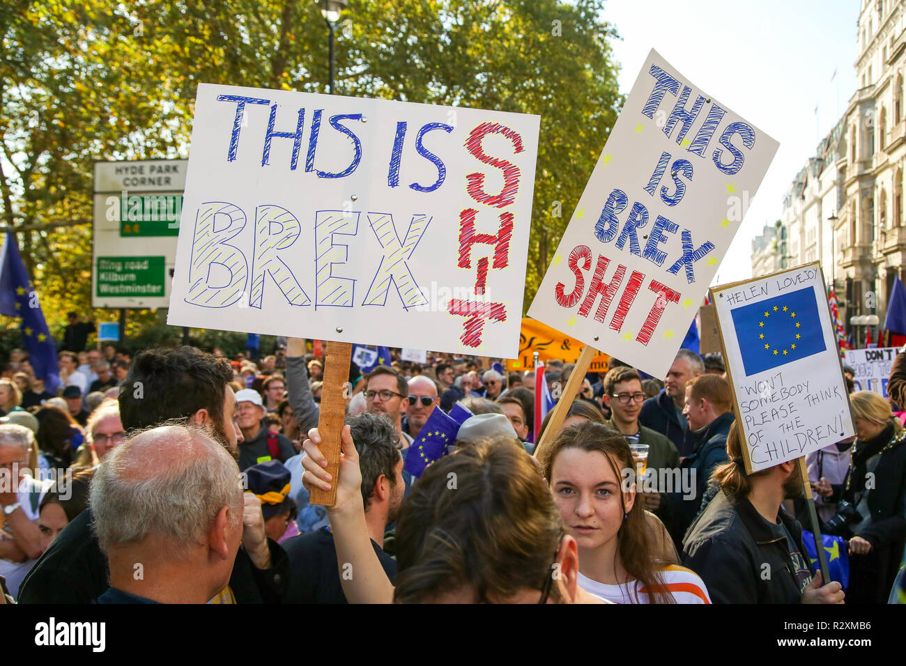 Zehntausende von Menschen beteiligen sich an der Abstimmung März für die Zukunft im Zentrum von London. Der März, die die Abstimmung Kampagne organisiert wird von jungen Menschen fordern, einen Menschen auf dem Brexit Abkommen geführt. Mit: Atmosphäre, Wo: London, Vereinigtes Königreich, wenn: 20 Okt 2018 Credit: Dinendra Haria/WANN Stockfoto