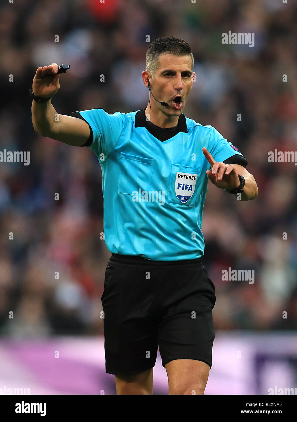 Gleichreferent Tasos Sidiropoulos während der UEFA Nationen League, Gruppe A4 Match im Wembley Stadion, London. PRESS ASSOCIATION Foto. Bild Datum: Sonntag, November 18, 2018. Siehe PA-Geschichte Fußball England. Photo Credit: Mike Egerton/PA-Kabel. Einschränkungen: Nutzung unter FA Einschränkungen. Nur für den redaktionellen Gebrauch bestimmt. Kommerzielle Nutzung nur mit vorheriger schriftlicher Zustimmung der FA. Keine Bearbeitung außer zuschneiden. Stockfoto