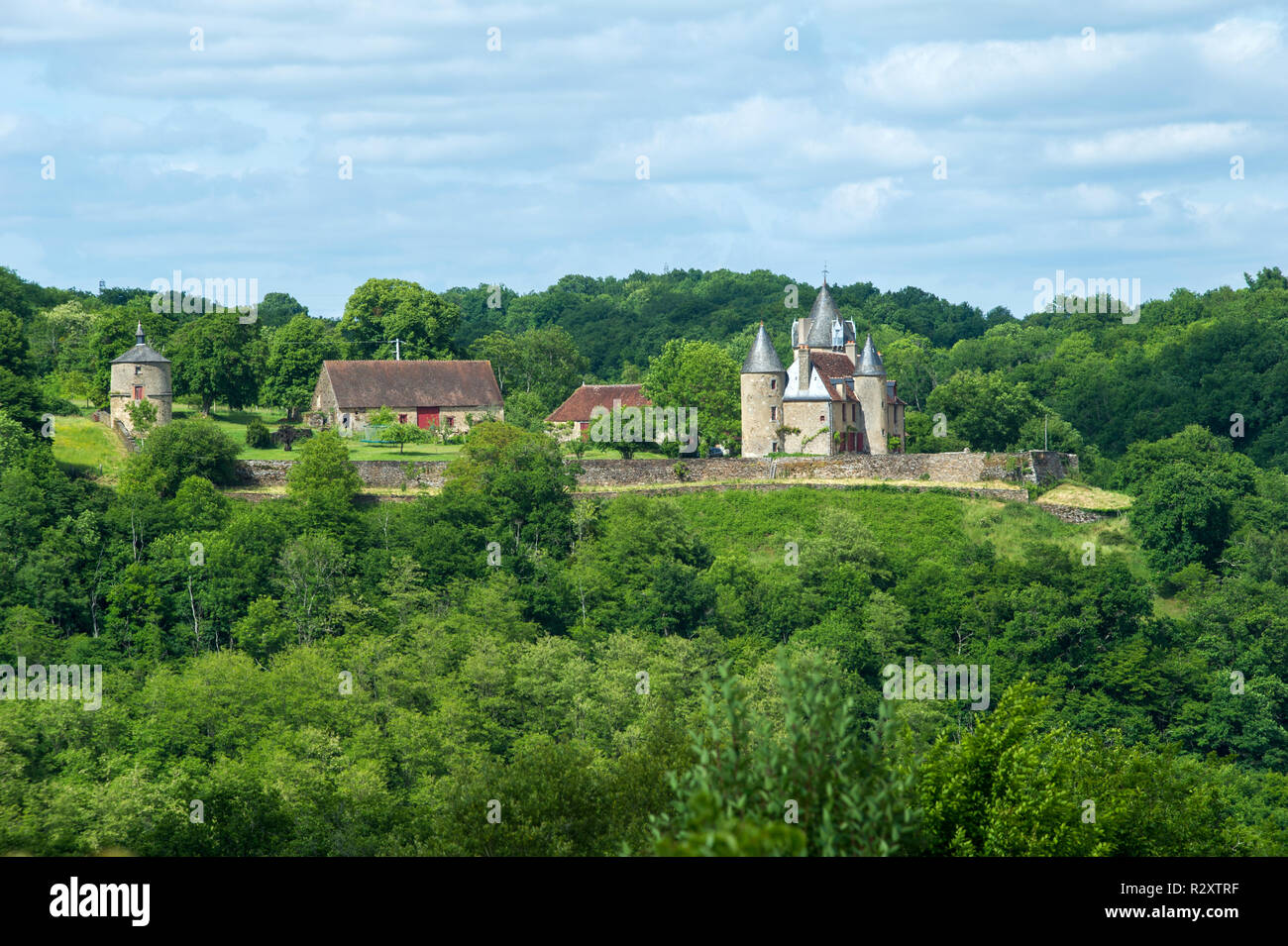 Binz (Frankreich). Die "Deux Vallees" Gemeinderat Gemeinschaft, in der Creuse Departement. Chateau de Puy-Guillon, schloss Zurückgehen auf den Stockfoto