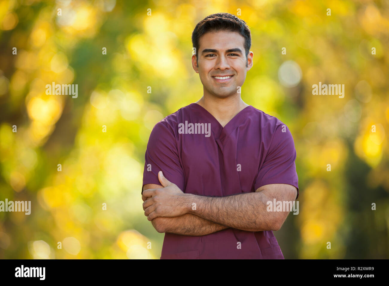 Porträt eines lächelnden Männliche Krankenschwester. Stockfoto