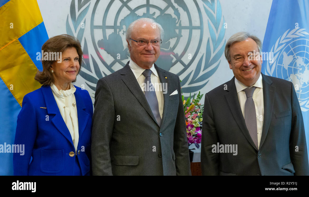 New York, Vereinigte Staaten. 19 Nov, 2018. Generalsekretär der Vereinten Nationen, Antonio Guterres erfüllt Seine Majestät König Carl XVI Gustaf und Ihrer Majestät Königin Silvia von Schweden im UN-Hauptquartier Credit: Lev Radin/Pacific Press/Alamy leben Nachrichten Stockfoto