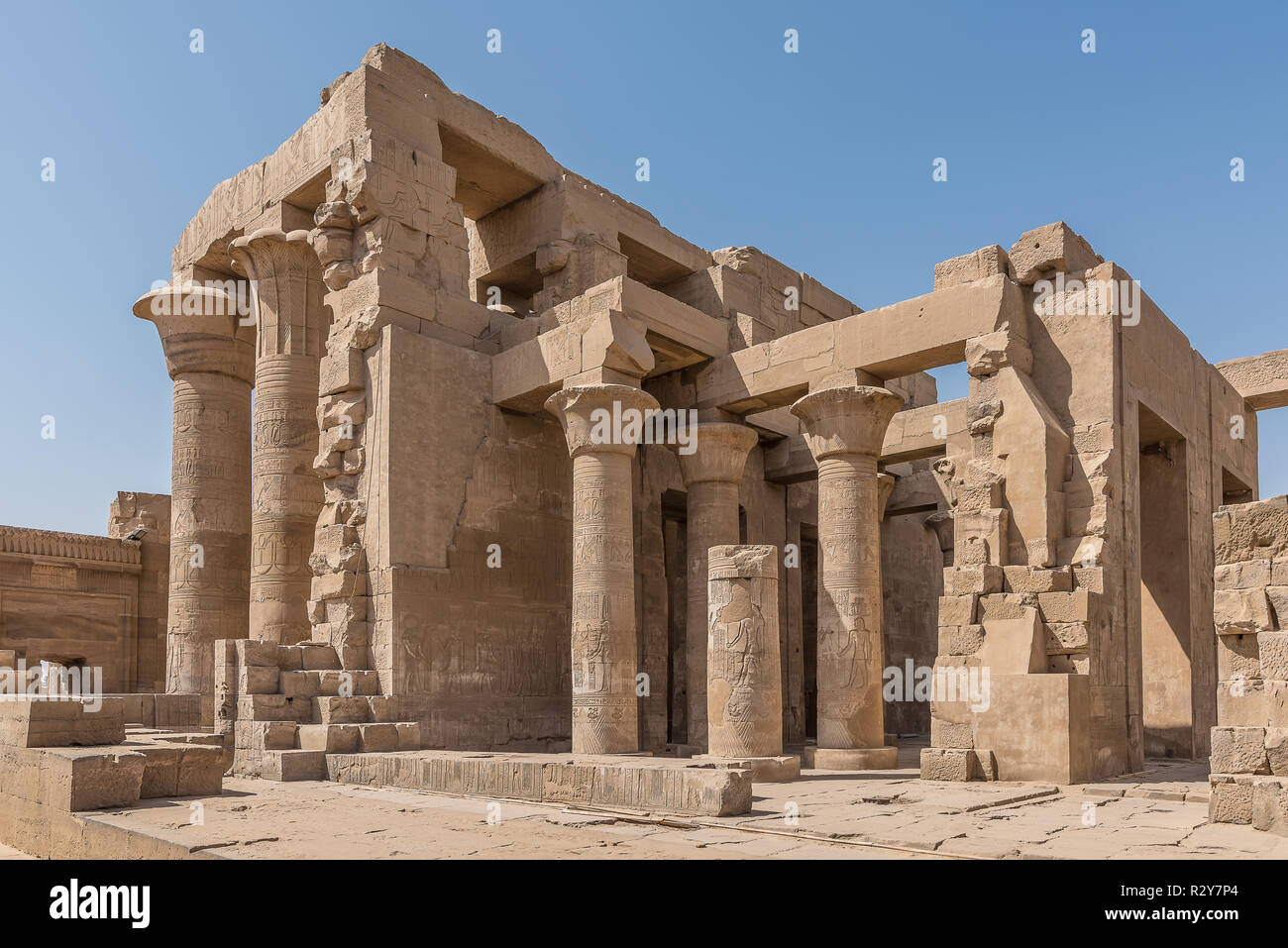 Die Graeco römischen Tempel in Kom Ombo gewidmet der Krokodilgott Sobek und Horus der Falcon - vorangegangen Gott. Ägypten, 26. Oktober 2018 Stockfoto