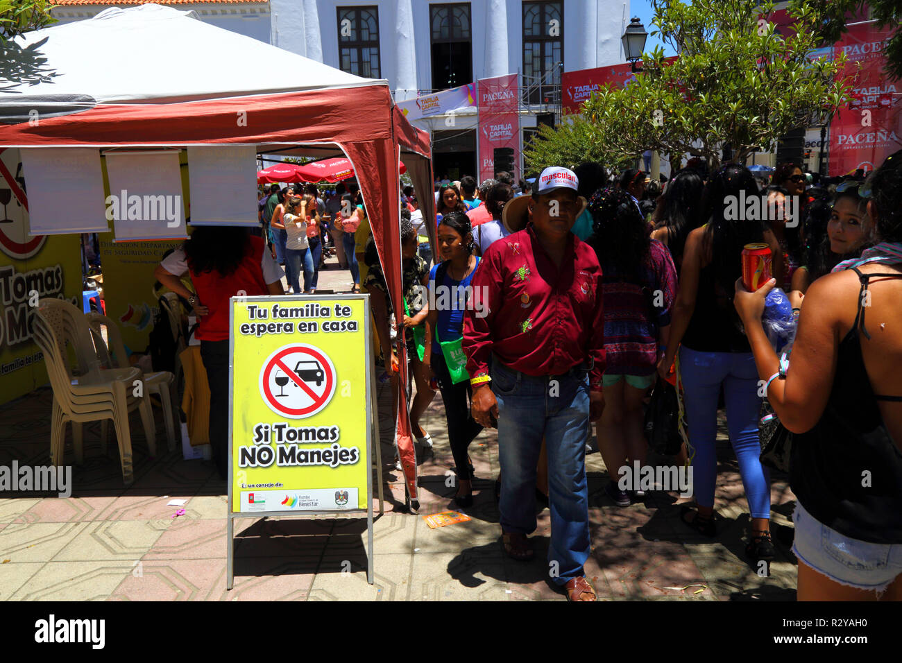 Anmelden Warnung vor Gefahren von Alkohol am Steuer im Karneval feiern, Tarija, Bolivien Stockfoto