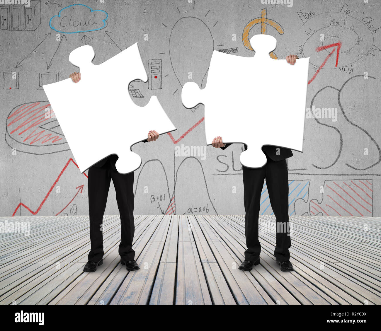 Two Men Holding Puzzle Pieces Stockfotos und -bilder Kaufen - Alamy