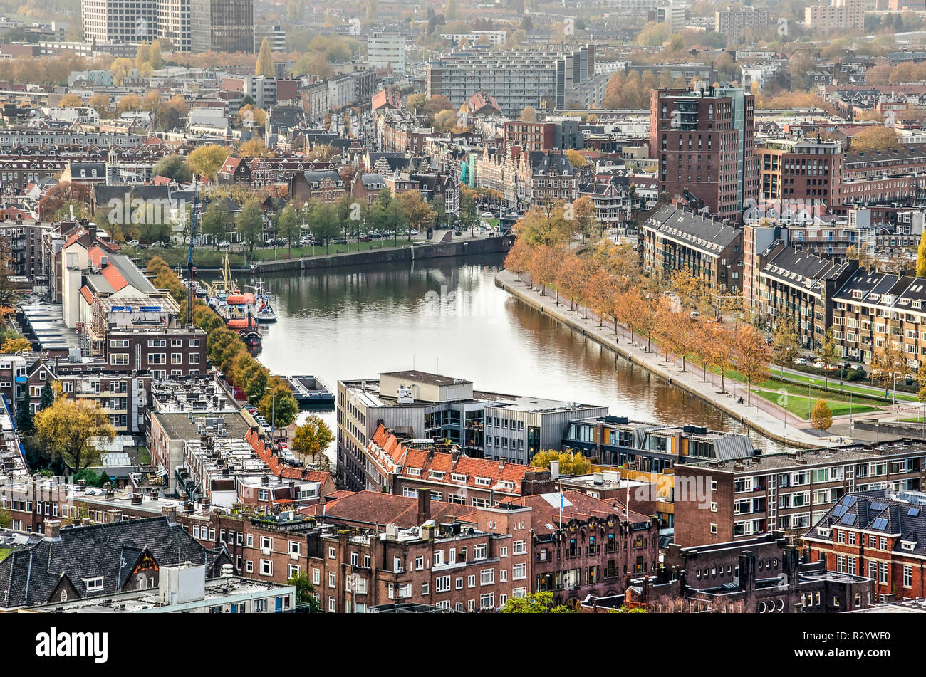 Rotterdam, Niederlande, 12. November 2018: Luftaufnahme von coolhaven Hafenbecken von zumeist historischen Wohnviertel umgeben Stockfoto