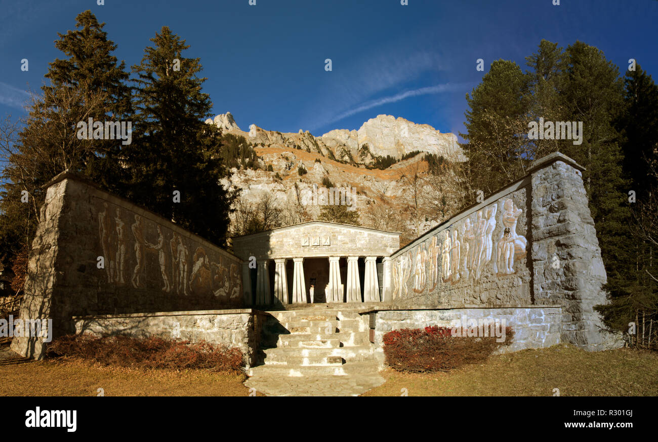 Das Paxmal, ein neoklassizistisches Denkmal für den Frieden liegt auf Walenstadtberg, Schweizer Alpen Stockfoto