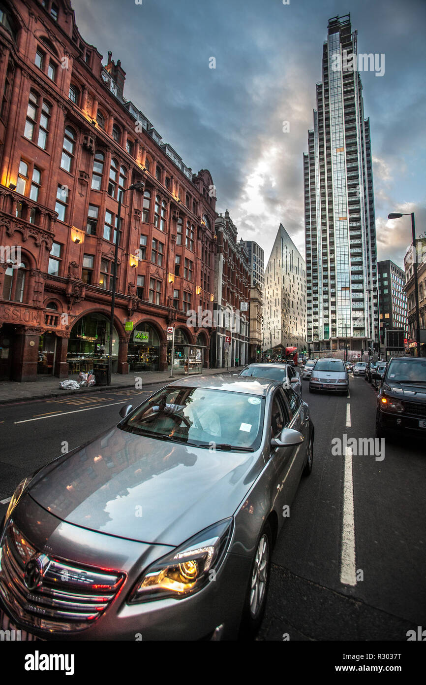 Alte Straße Gebäude von der Straße aus gesehen in London Vereinigtes Königreich Stockfoto