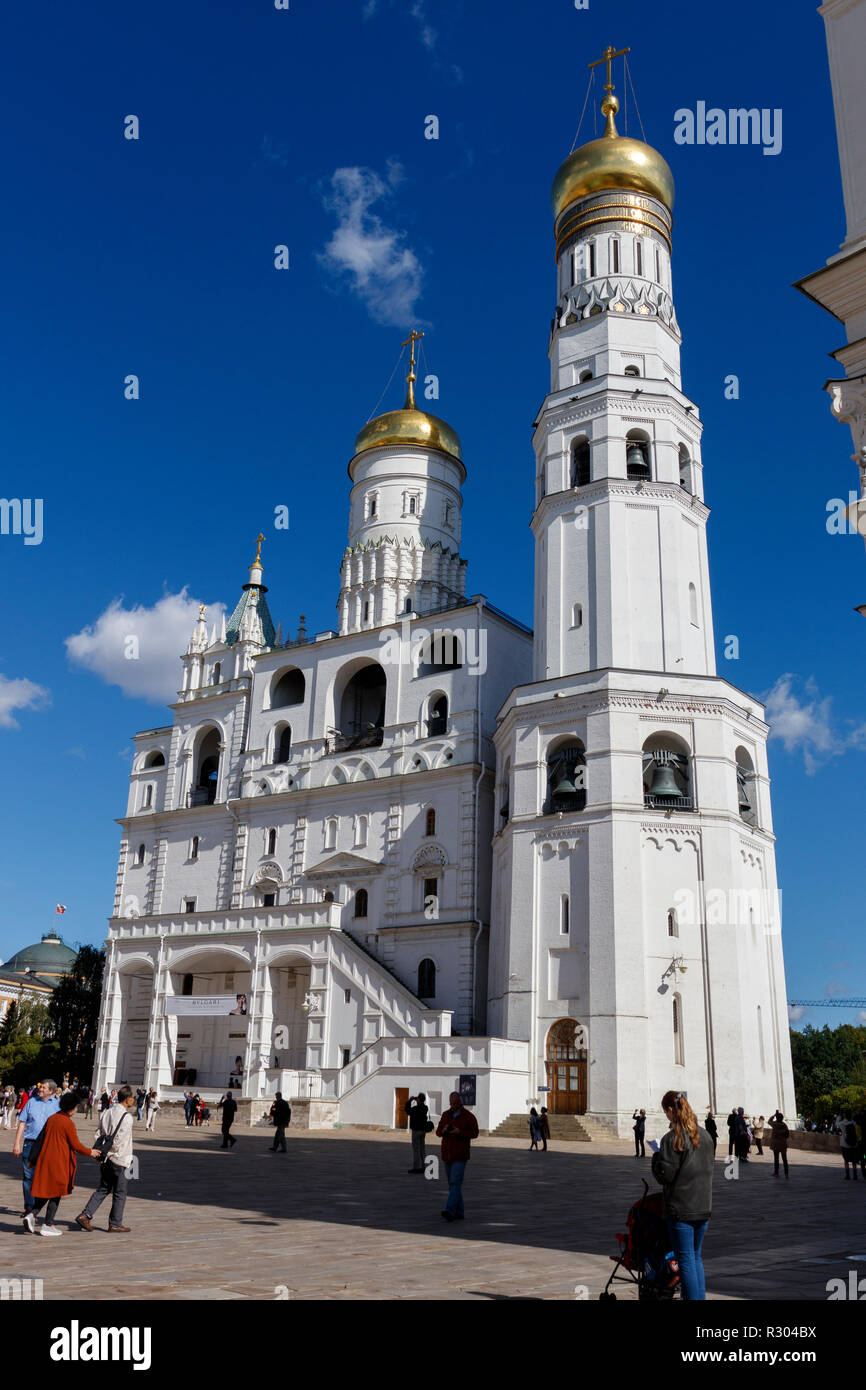 1508 Glockenturm "Iwan der Große und 1543 Annahme Glockenturm, von dem Architekten Petrok Maly Fryazin, im Kreml, Moskau, Russland. Stockfoto