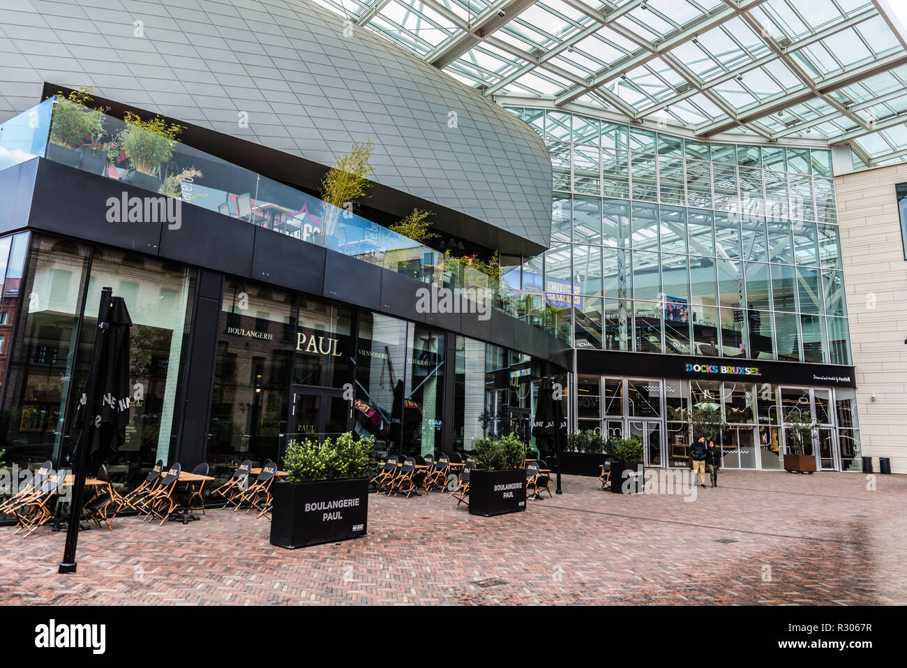 Blick über die Neue Docks Bruxsel Shopping Mall in Brüssel, Belgien Stockfoto