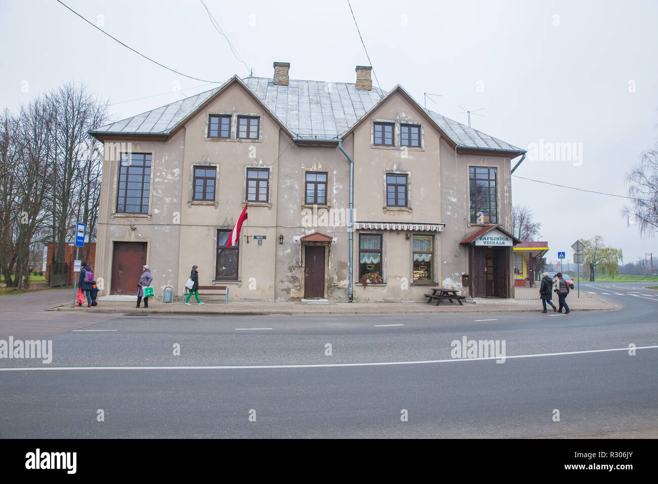 Stadt Carnikava Lettland Busbahnhof Und Alten Haus Volker