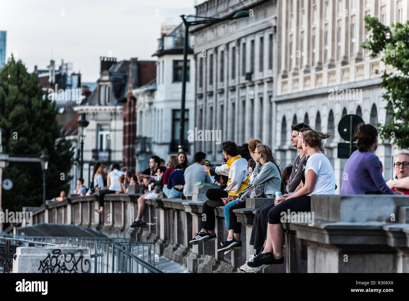 Junge Menschen, die Spaß für die Woche Ende an Poelaert, Brüssel, Belgien Stockfoto