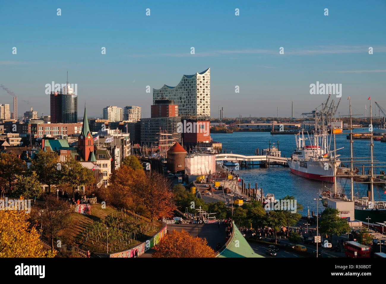 Hamburg, Landungsbrücken Stintfang, Hafen, Elbe, Elbphilharmonie, Elphi Stockfoto