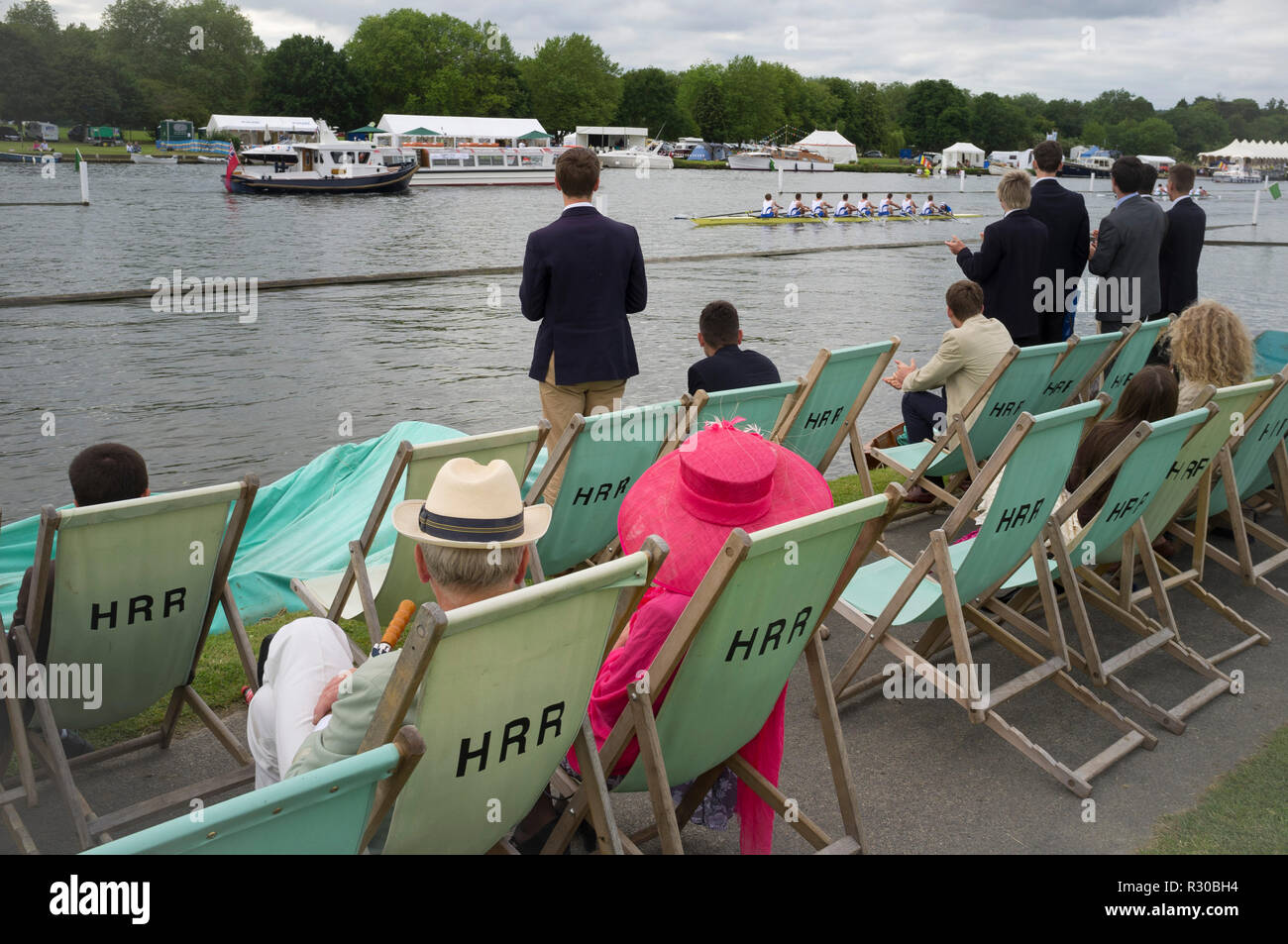 Gerade die Racing vom Gehäuse der Verwalter am Henley Regatta, Henley-on-Thames, Oxfordshire Stockfoto