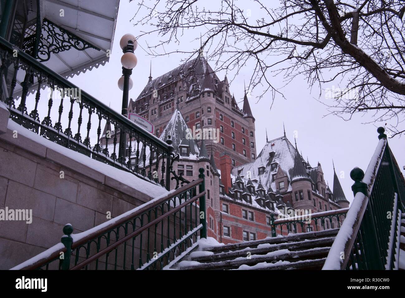 Anzeigen von Fairmont Le Château Frontenac im Winter Stockfoto