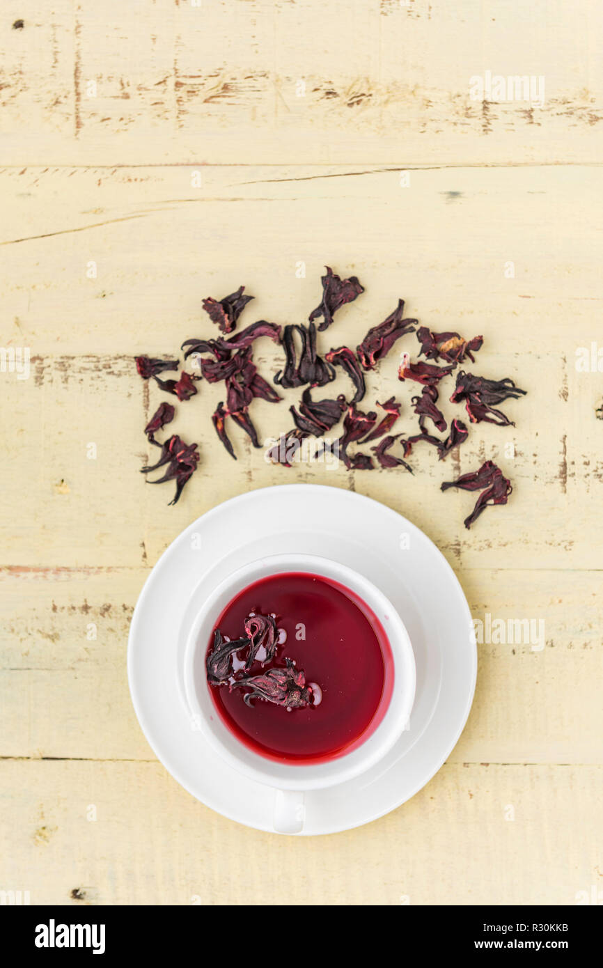 Kaffee- und Rosella rosella Blütenblätter Stockfoto