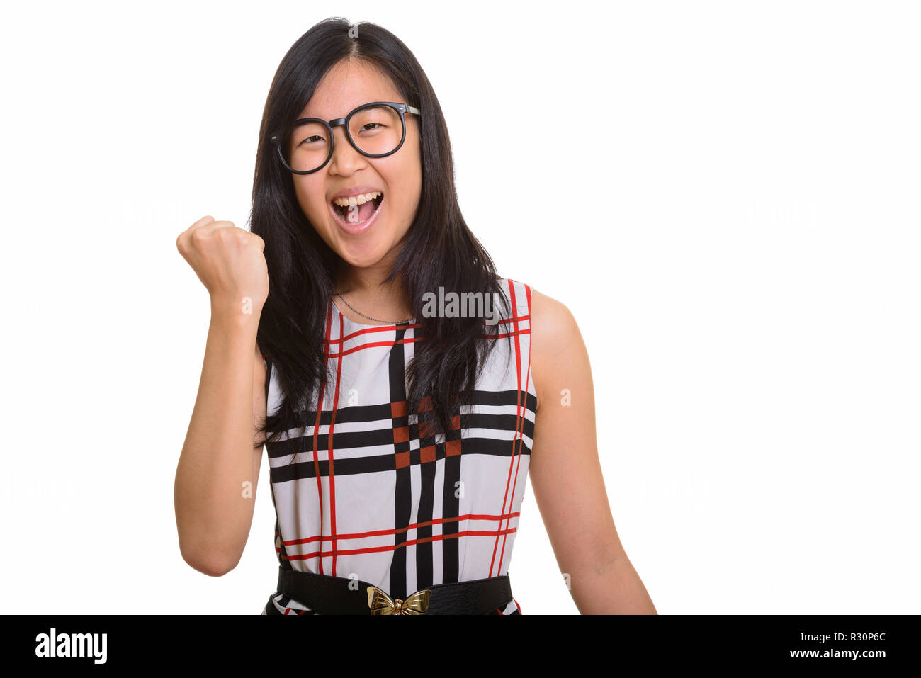 Junge gerne asiatische Geschäftsfrau sucht motivierte mit Arm angehoben Stockfoto