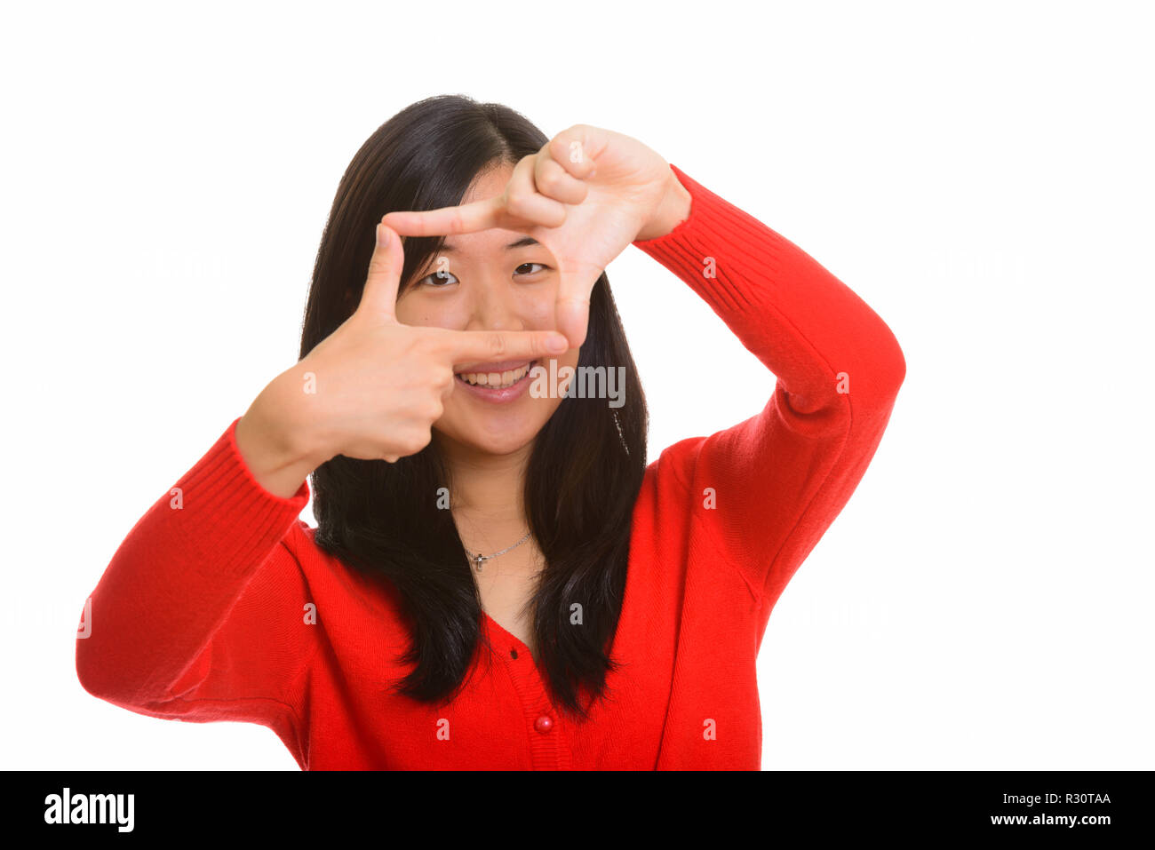 Junge asiatische Frau, die sich gerne mit den Fingern Stockfoto