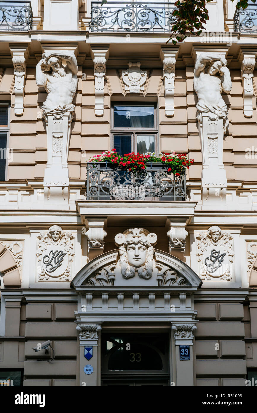 Architektur im Jugendstil in Riga - Elizabetes iela 33 - Wohn haus von Michail Eisenstein 1904 gebaut. Riga, Lettland, Baltikum, Europa. Stockfoto