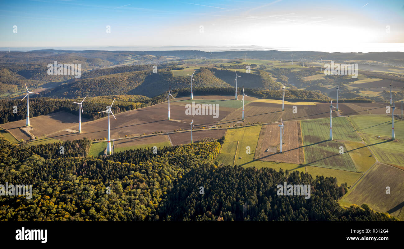 Luftaufnahme, Wind Farm zwischen Asseln und Lichtenau, Paderborn, Nordrhein-Westfalen, Deutschland, Europa, Lichtenau, DEU, Europa, Vögel-Augen-blick, aeri Stockfoto