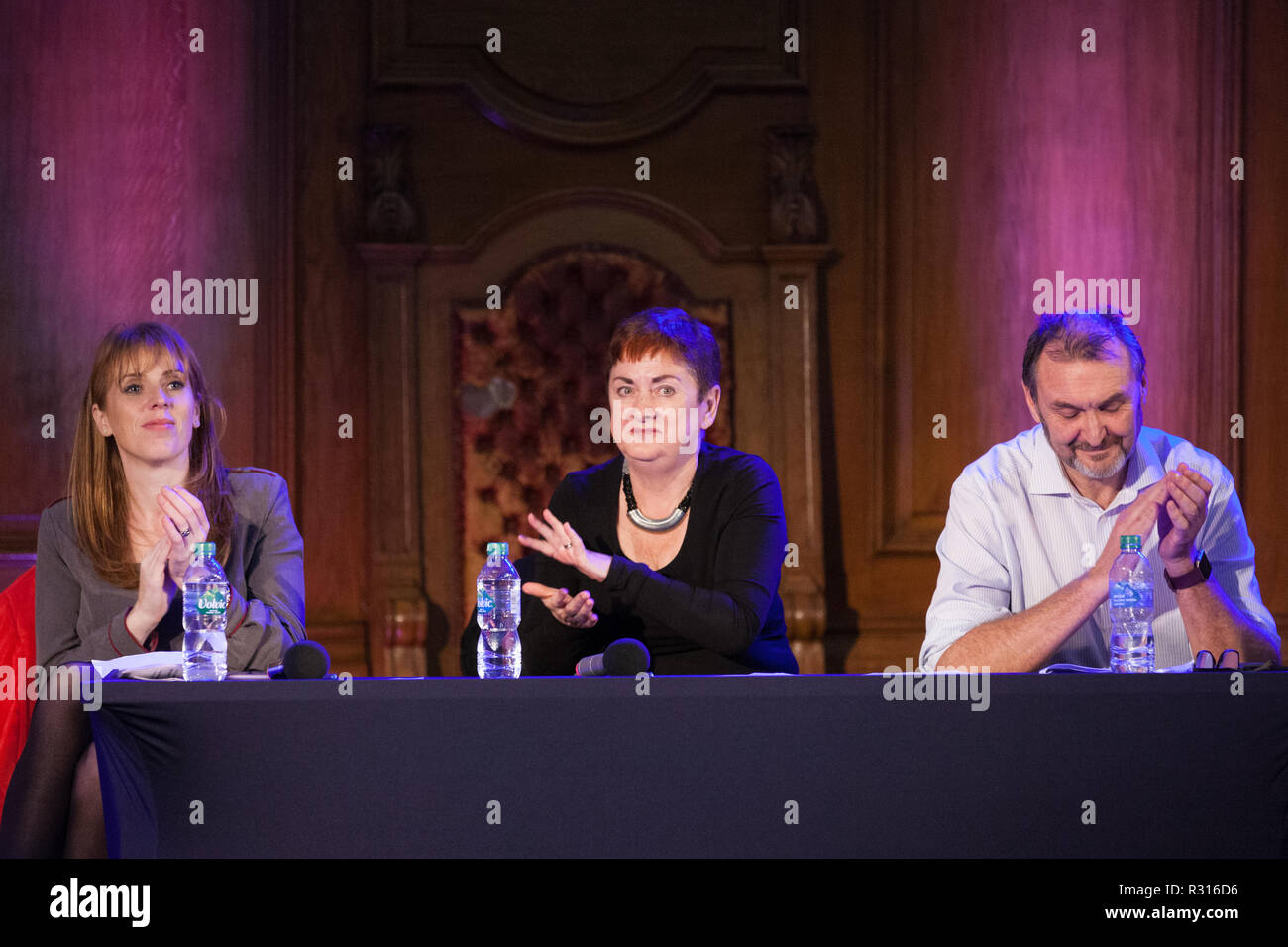 London, Großbritannien. 20. November 2018. Angela Rayner (l, Schatten Ausbildung Sekretärin) und Mary Bousted und Kevin Courtney (r, gemeinsame Generalsekretäre der Nationalen Union (NEU)), ein Marsch für Bildung Kundgebung gegen Krisen im Zusammenhang mit Bildung Finanzierung, Rekrutierung, Mitarbeiterbindung und Vergütung zu protestieren. Credit: Mark Kerrison/Alamy leben Nachrichten Stockfoto