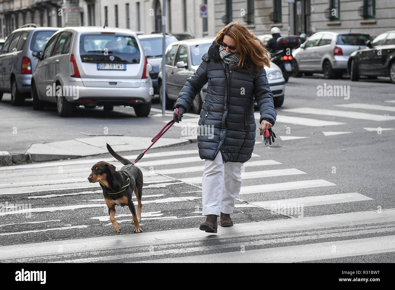 Foto LaPresse - Claudio Furlan 21/11/2018 Milano (Mi) Cronaca Francesca, La Madre di Silvia Romano, Ragazza rapita in Kenia, fotografata fuori Dalla sua abitazione in der Via casoretto Stockfoto