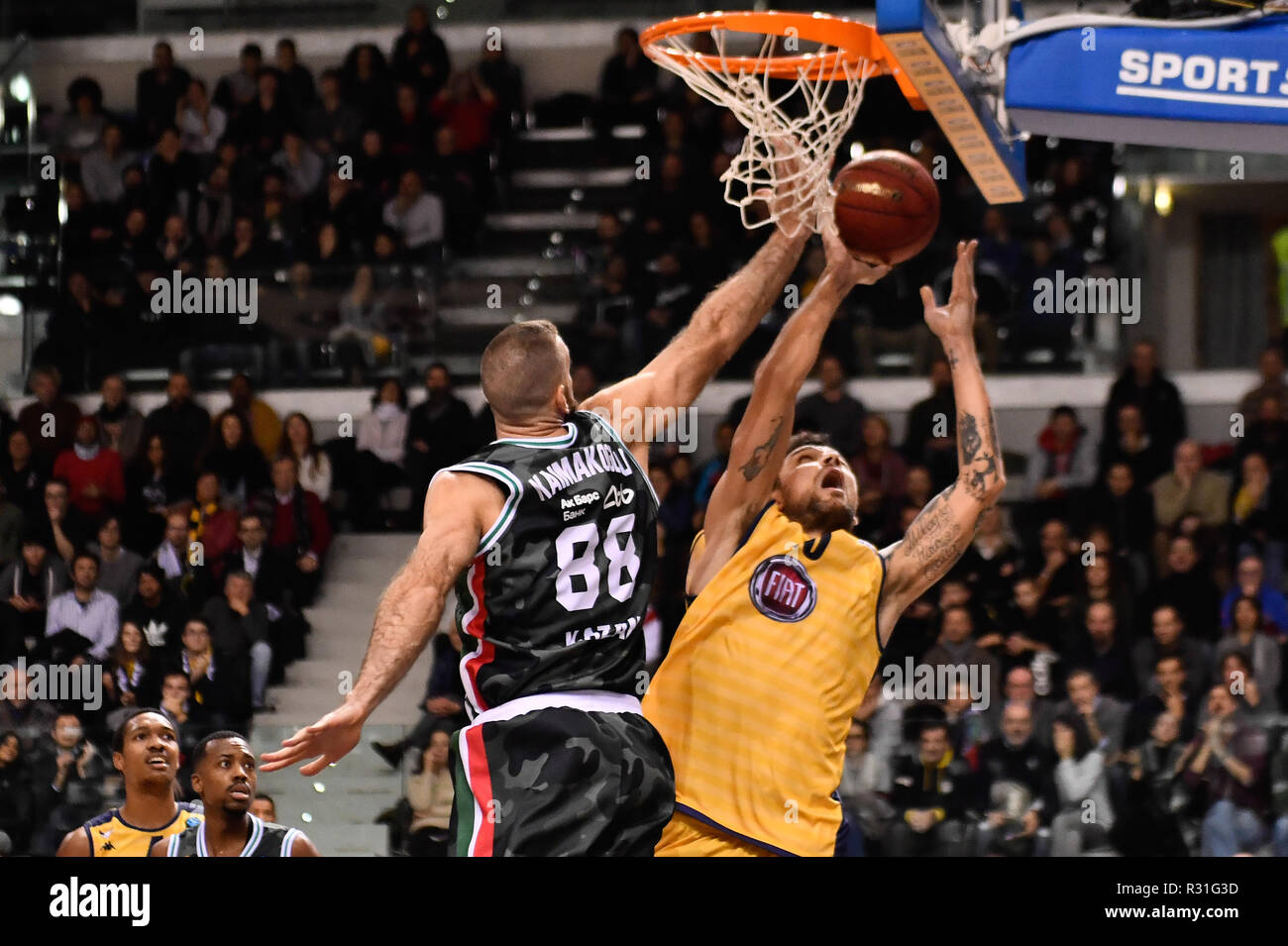 Turin, Italien. 21. November 2018. 10 Während der 7 Tage EuroCup 2018/19 basketball Match zwischen FIAT AUXILIUM TORINO PalaVela VS UNICS KAZAN am Am 21.November, 2018 in Turin, Italien. Quelle: FABIO UDINE/Alamy leben Nachrichten Stockfoto