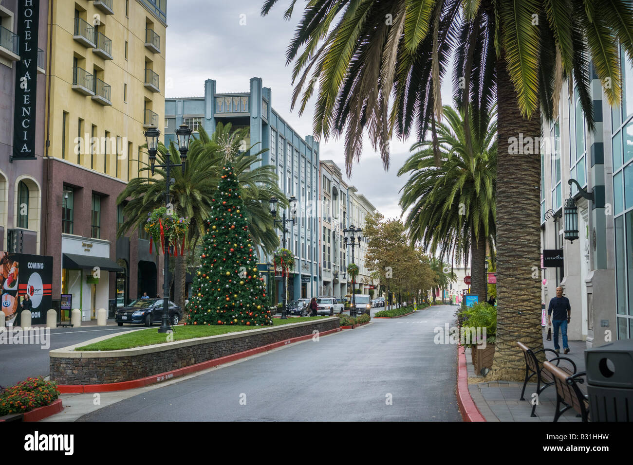 November 8, 2017 San Jose/CA/USA - Straße im Europäischen Stil inspiriert Einkaufsviertel der Santana Row, San Francisco Bay Area, Kalifornien Stockfoto