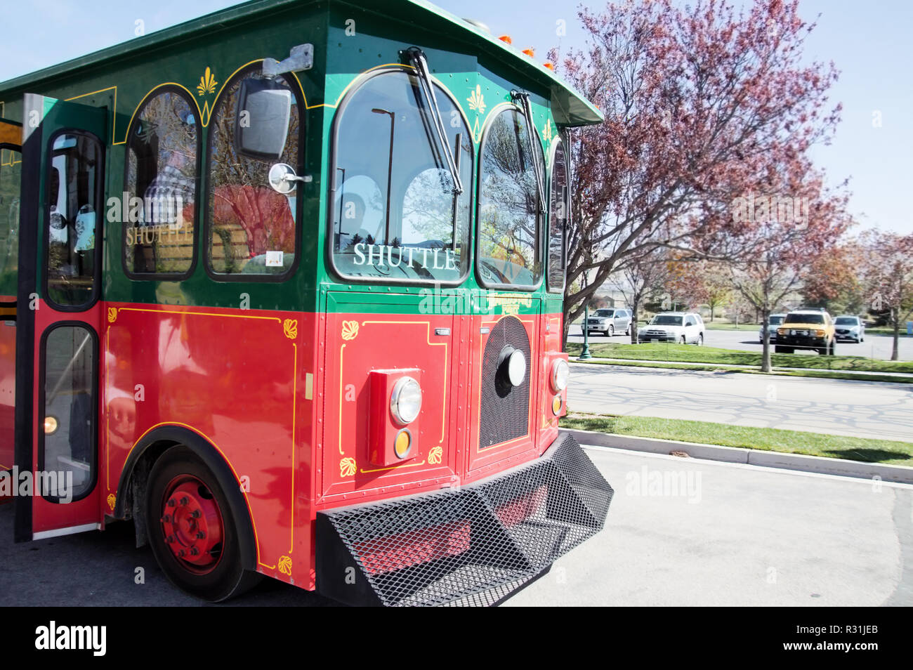 Eine rote und grüne Shuttle Bus im Tulip Festival. Stockfoto