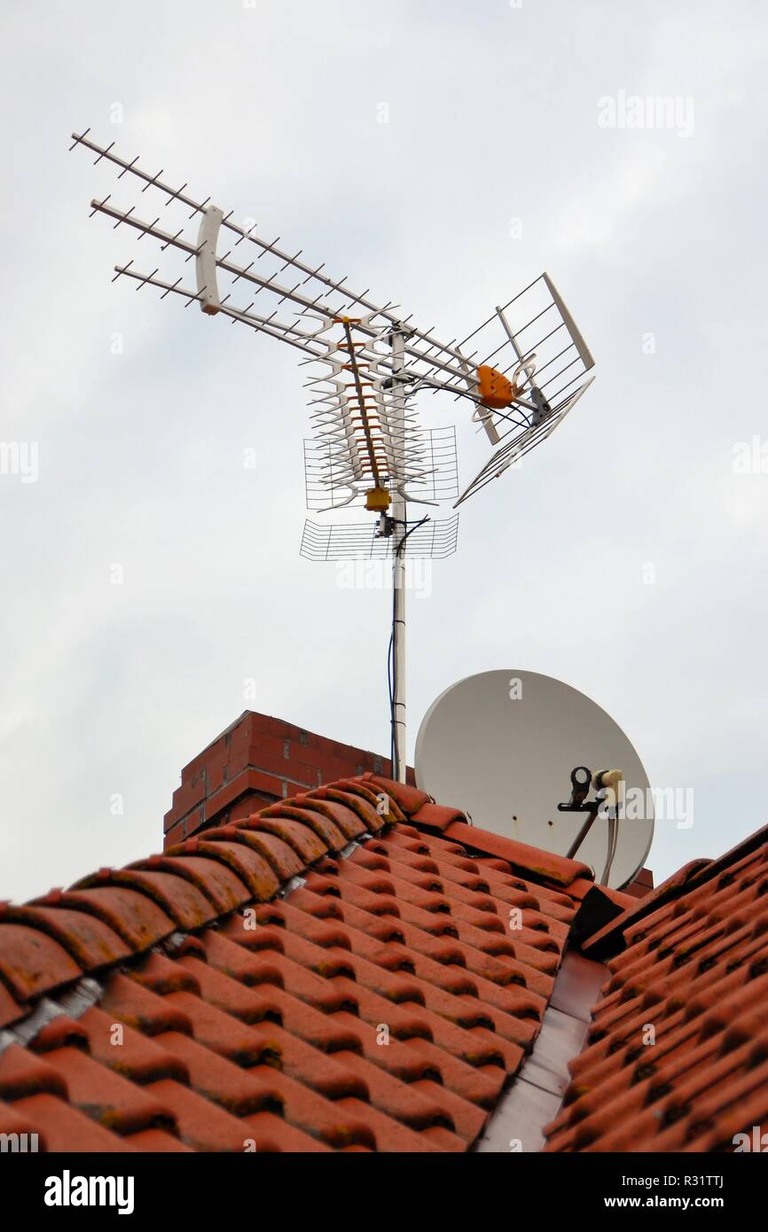 Antenne auf dem Dach Stockfoto