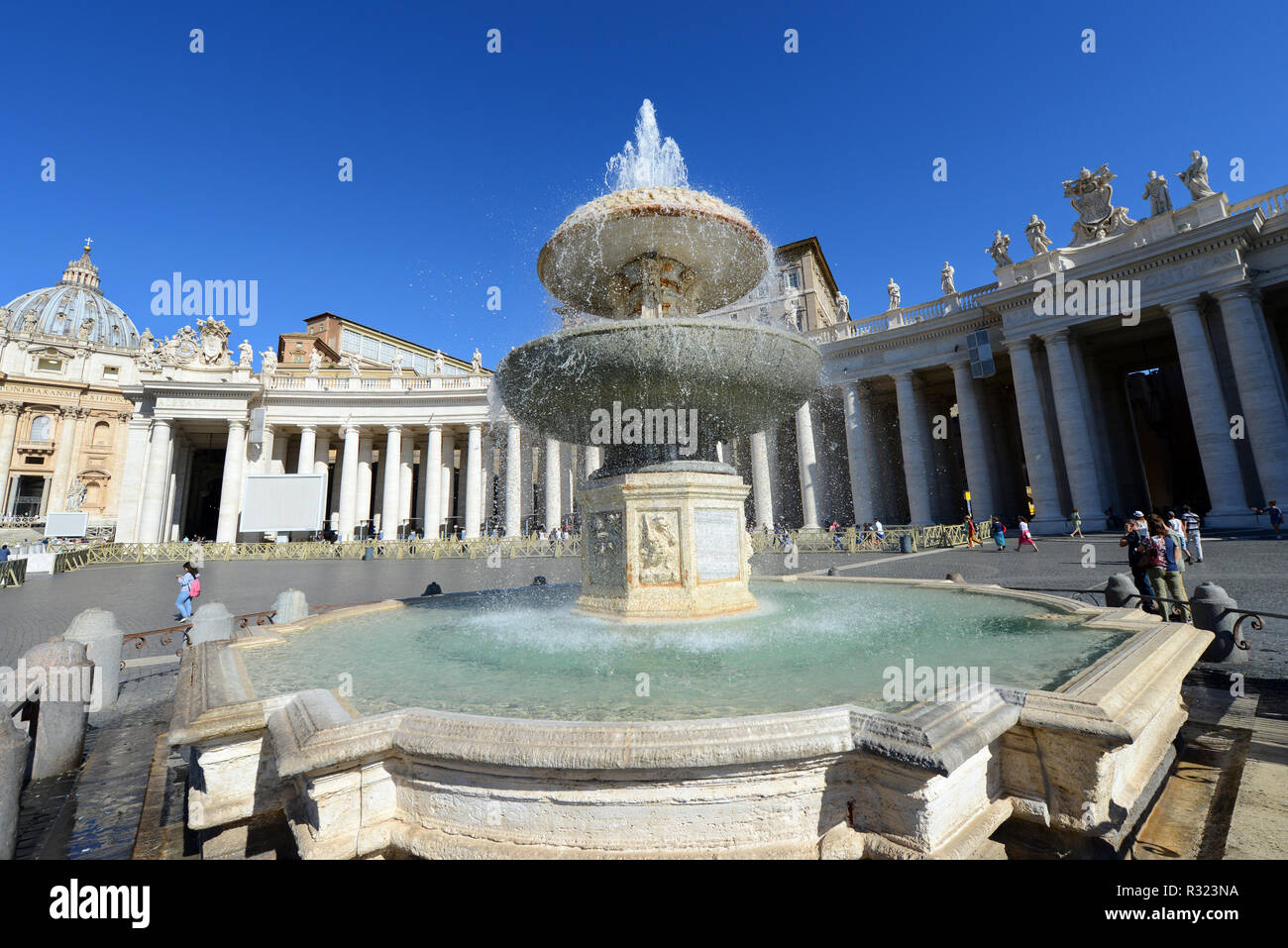 Saint Peter Basilika und Quadrat in der Vatikanstadt. Stockfoto