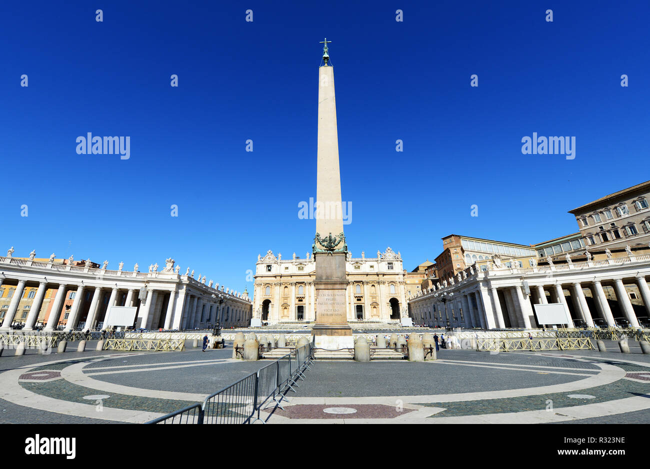 Saint Peter Basilika und Quadrat in der Vatikanstadt. Stockfoto