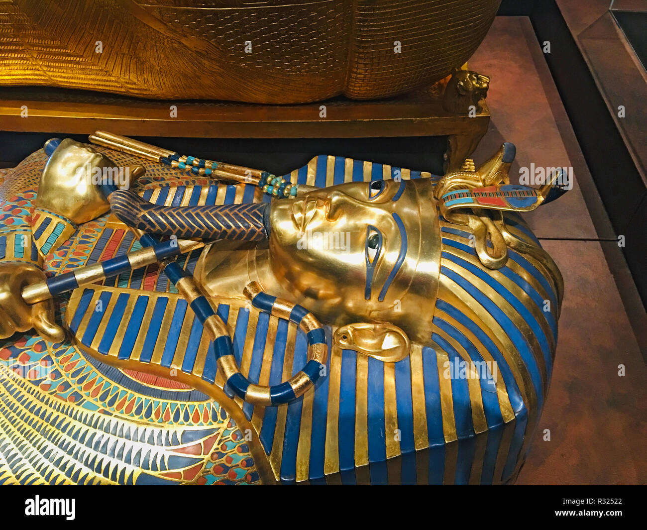 Die gold, inneren Sarcoghagus in der Schatulle des Königs Tutanchamun, in seinem Grab im Tal der Könige, Ägypten gefunden. Stockfoto