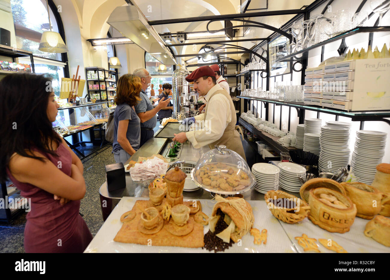 Rom pasticceria -Fotos und -Bildmaterial in hoher Auflösung – Alamy
