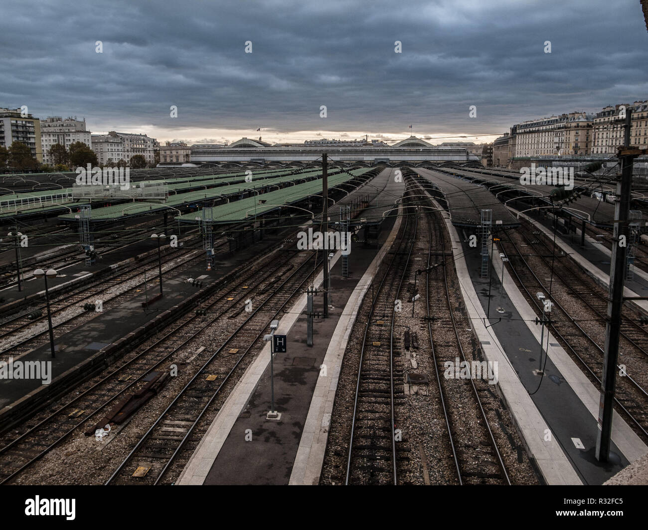 Les gares parisiennes Fotos und Bildmaterial in hoher Auflösung Alamy