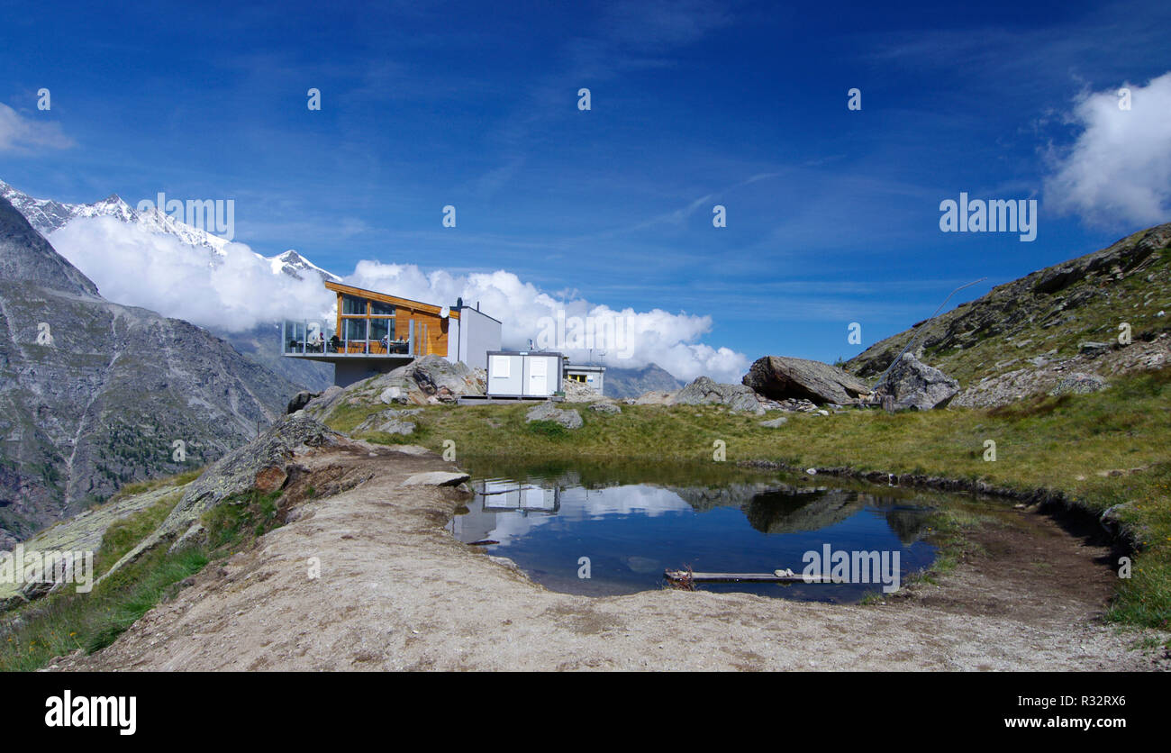 Bergwelt von Saas-fee Stockfoto