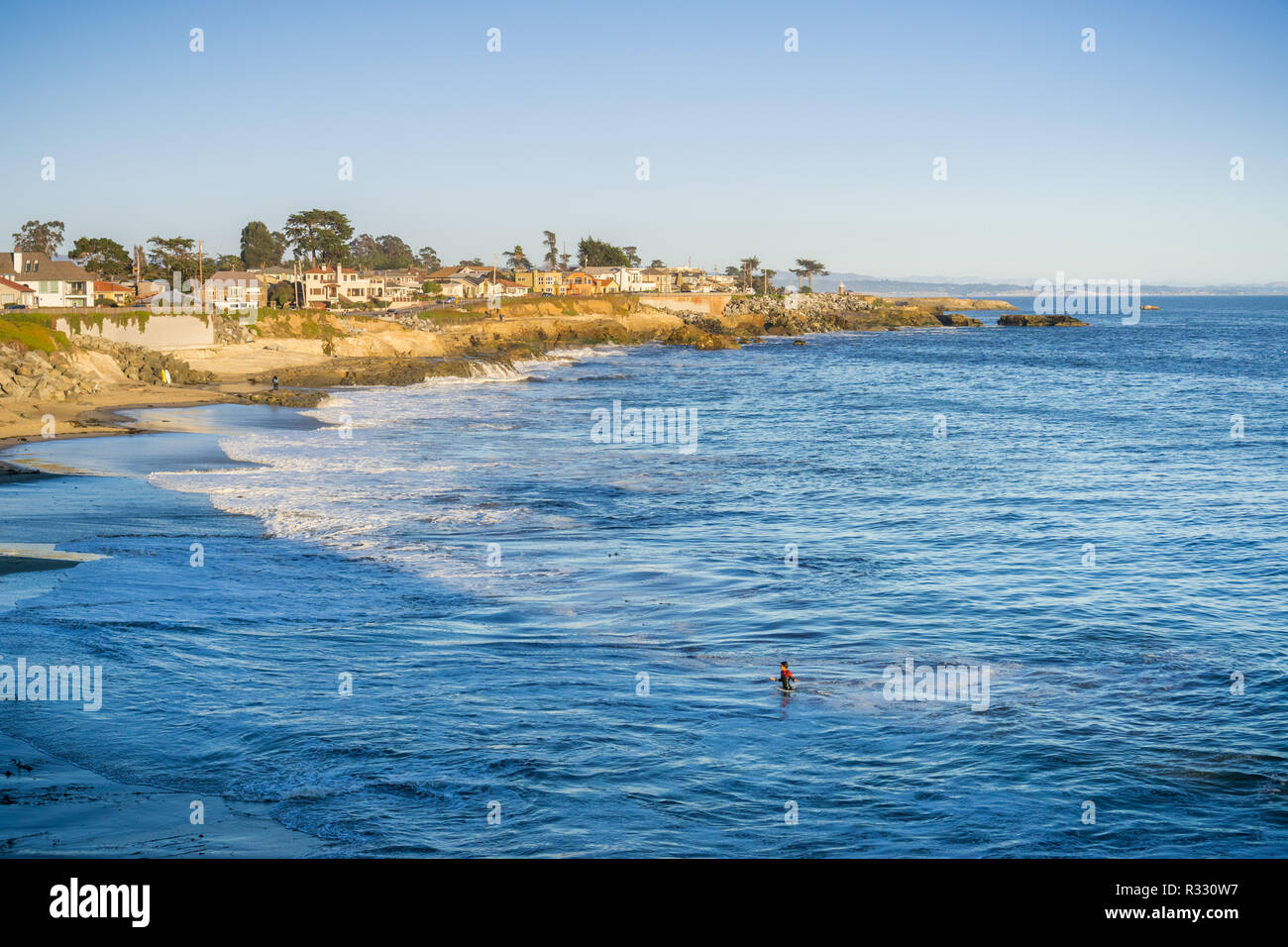 Häuser in der Nähe der erodierten Pazifik Küste, Santa Cruz, Kalifornien Stockfoto