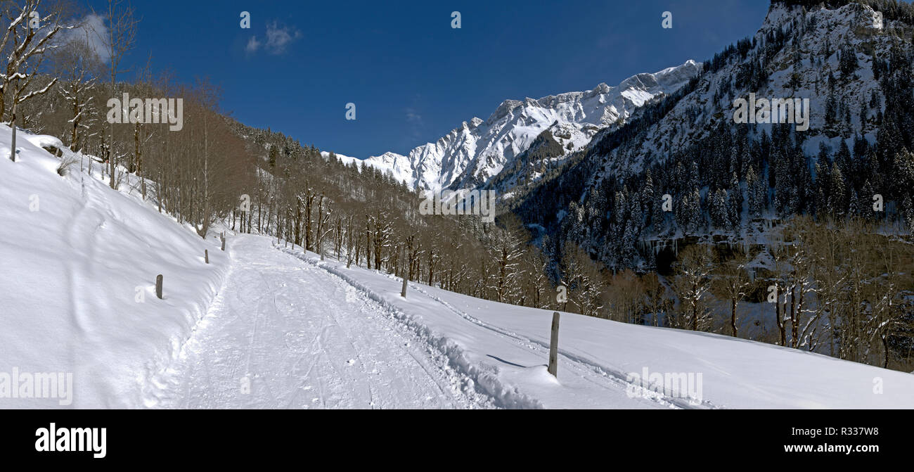 Winterwanderung im Glarnerland Stockfoto