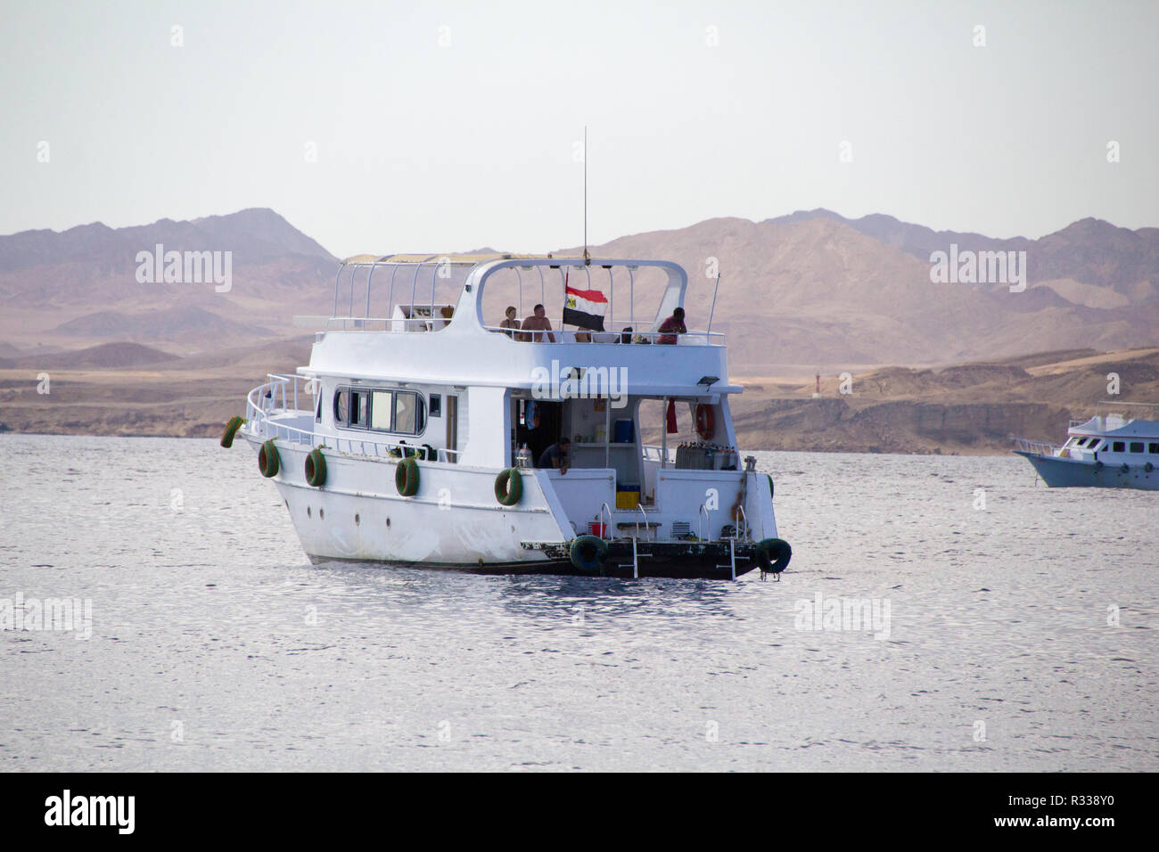 El-Shaikh Sharm, Ägypten - November 2, 2018: - Foto für touristische Boot in der ägyptischen Stadt Scharm el-Scheich, zeigt das Boot segeln im Roten Meer und Stockfoto