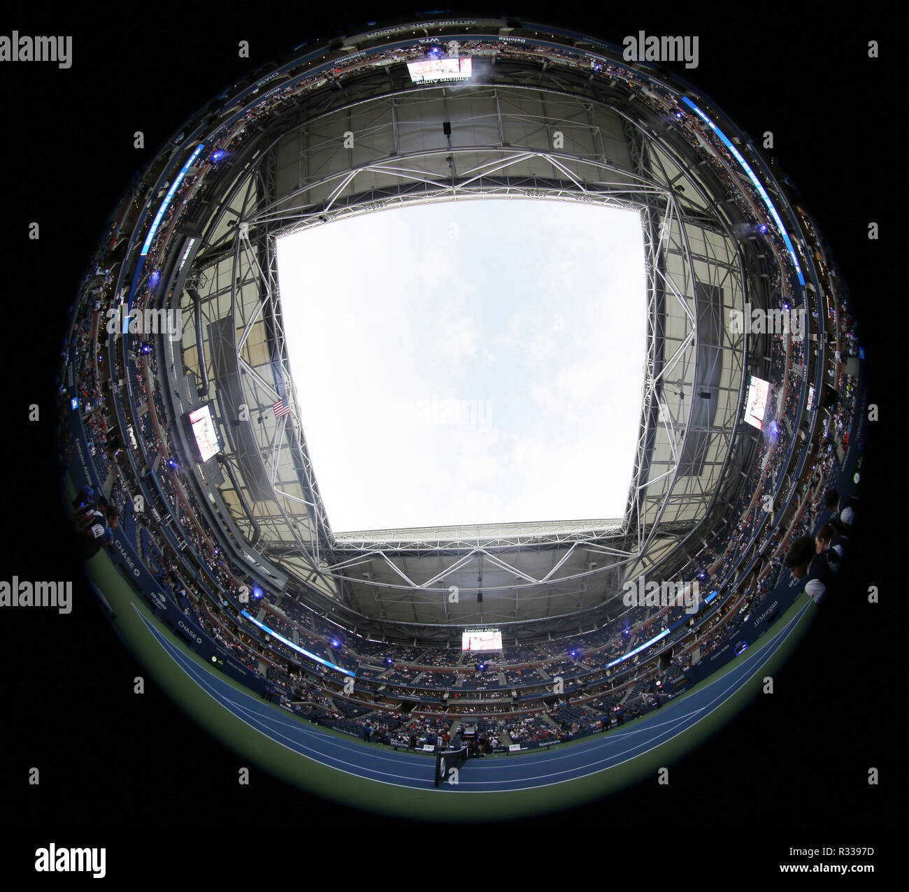 Arthur Ashe Stadium an der Billie Jean King National Tennis Center bei uns Turnier 2018 in New York öffnen Stockfoto