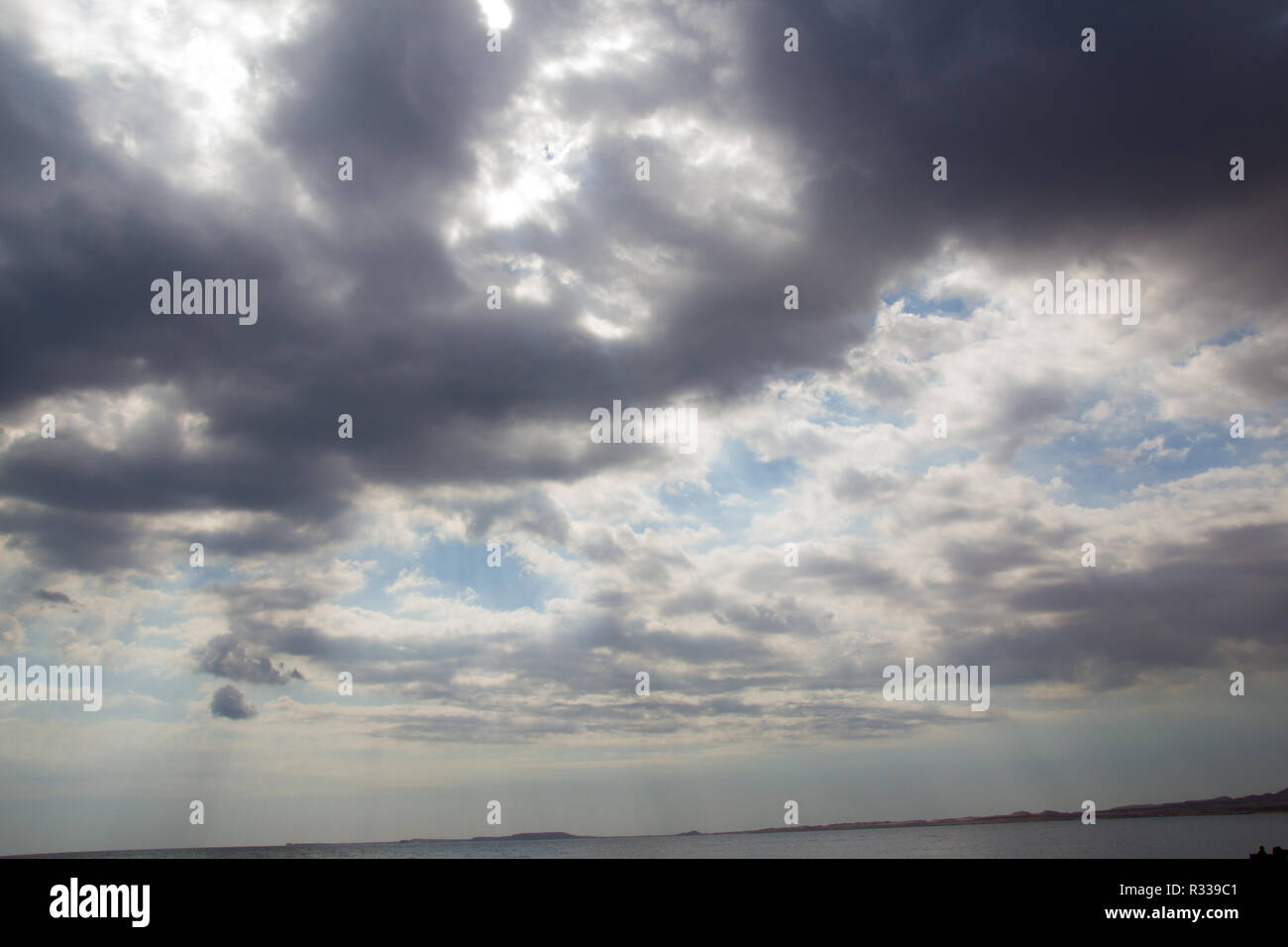 El-Shaikh Sharm, Ägypten - November 2, 2018: - Foto für das Rote Meer in der ägyptischen Stadt Scharm el-Scheich, die Wasser und Wolken. Stockfoto