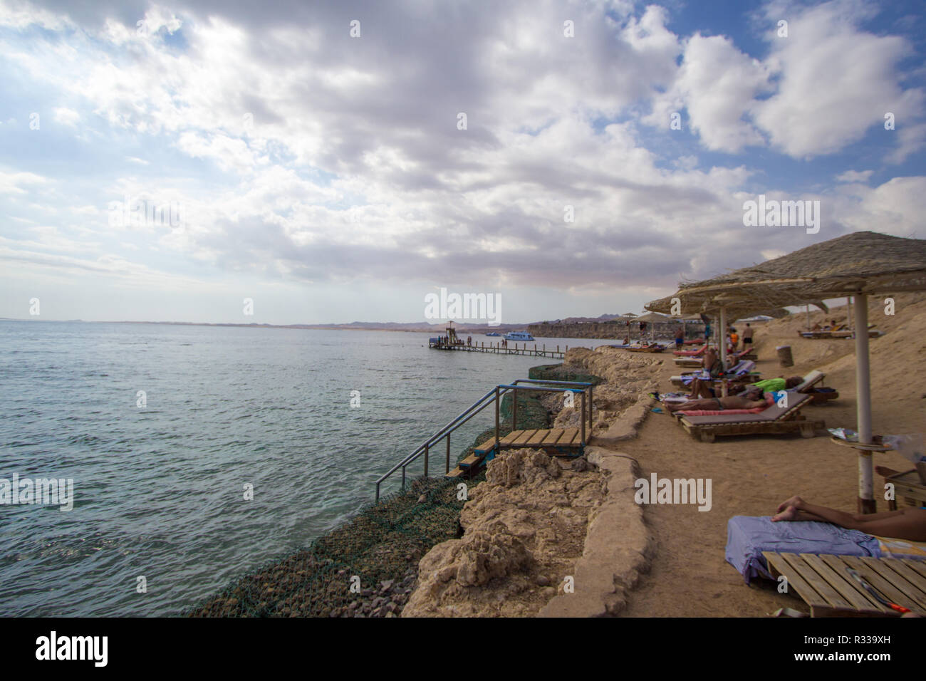 El-Shaikh Sharm, Ägypten - November 2, 2018: - Foto für die Küste des Roten Meeres in der ägyptischen Stadt Scharm el-Scheich, die Wasser zeigen und einige Felsen und Stockfoto