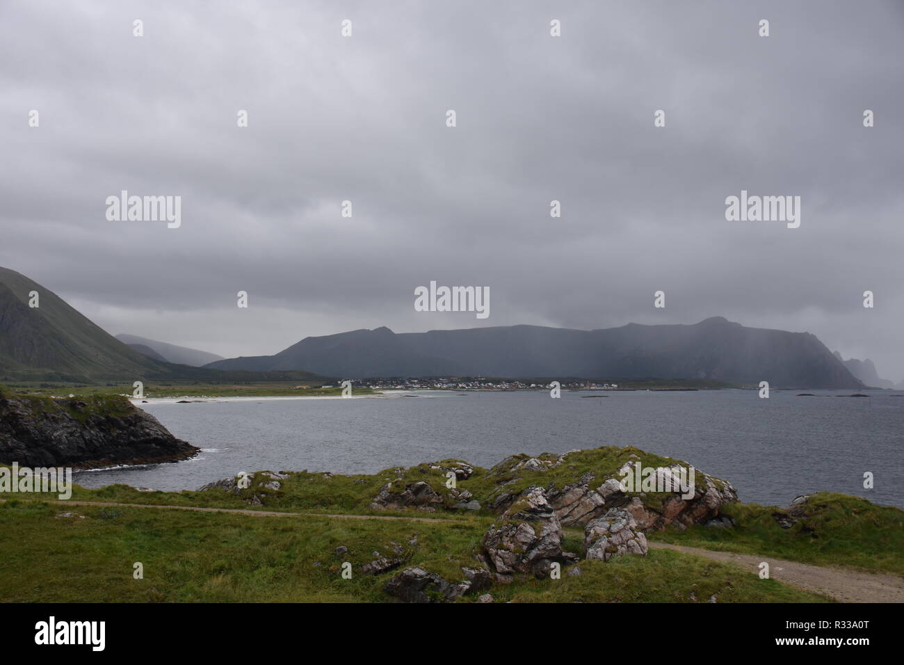 Norwegen, Nordland, Andenes, Andøya, Lofoten, Insel, Küste, Sommer, Straße, Landstraße, Gebirge, Fv 976, 976, Kleivodden, Bleik, Stadt, Leuchtturm, Stockfoto