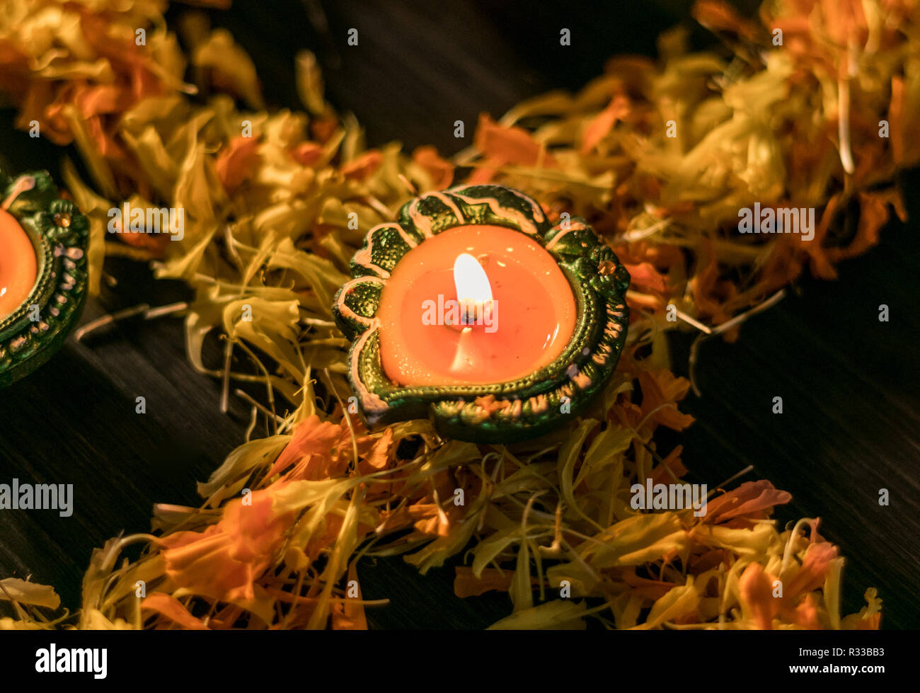 Diya auf swastik für Feiern Diwali und dhanteras in Asien Stockfoto