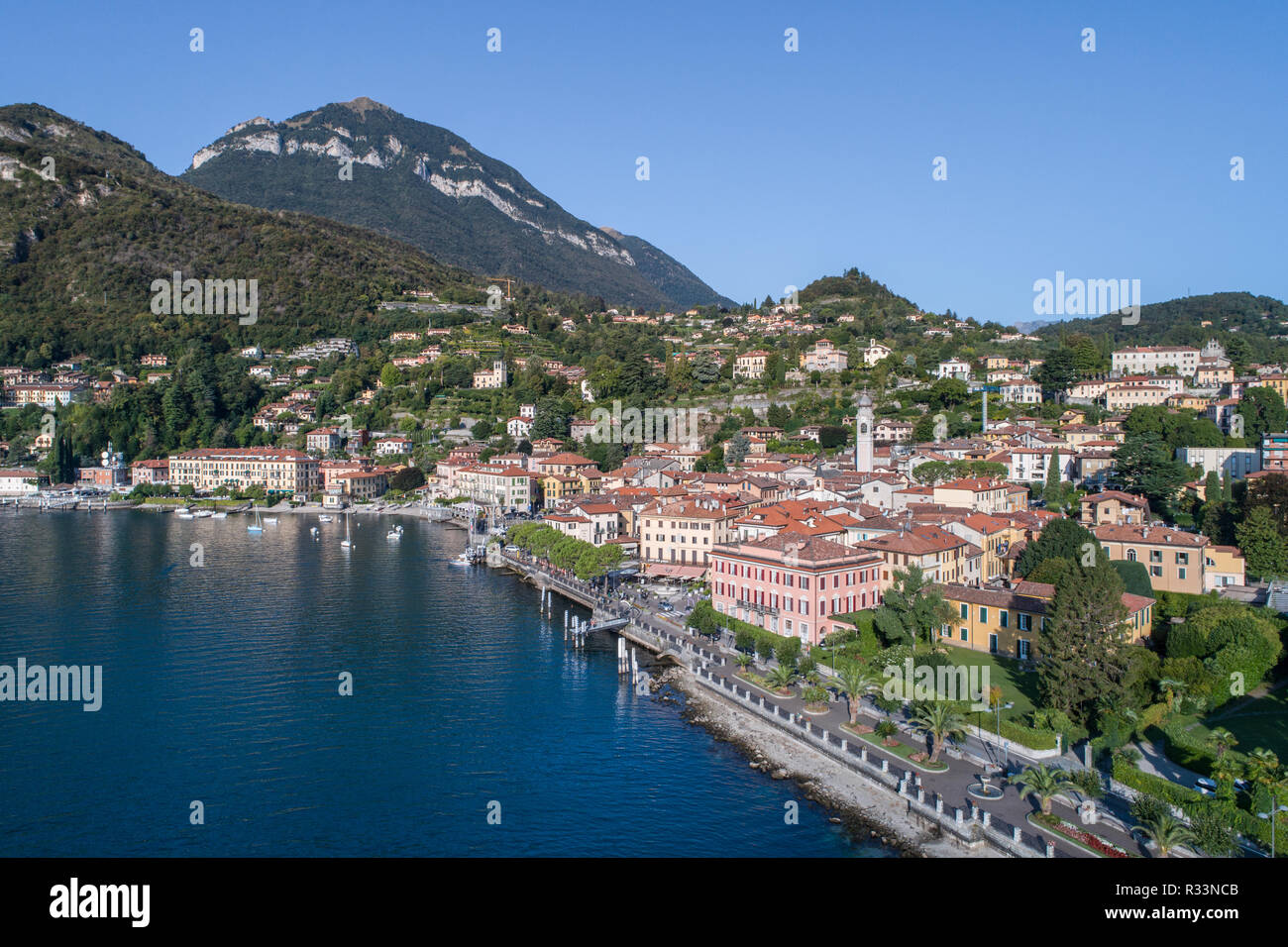 Dorf Menaggio Comer See. Blick von der Drohne Stockfoto